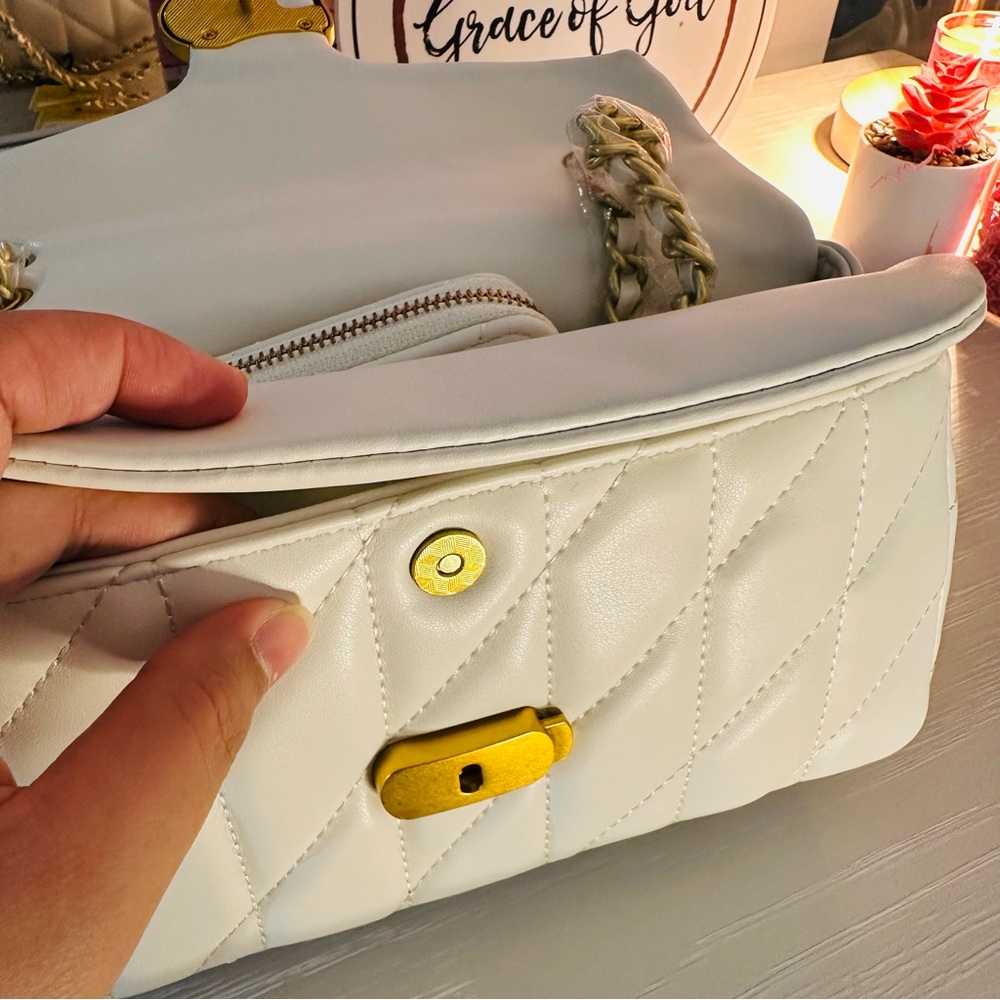 2 in 1 Classic Fashion Quilted White Shoulder Bag with Gold Chain and Clasp - Picture 6 of 12